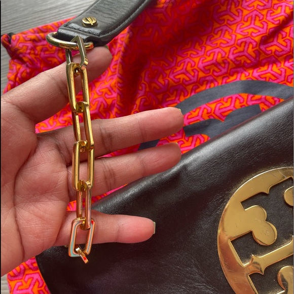 Tory Burch “Reva” Clutch Bag Black Leather Large Signature GOLD Medallion! - Picture 4 of 13